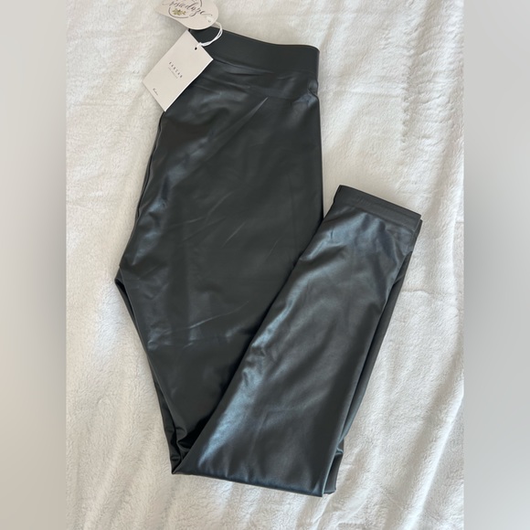 NWT KanCan Faux Leather Legging Medium - Picture 1 of 8